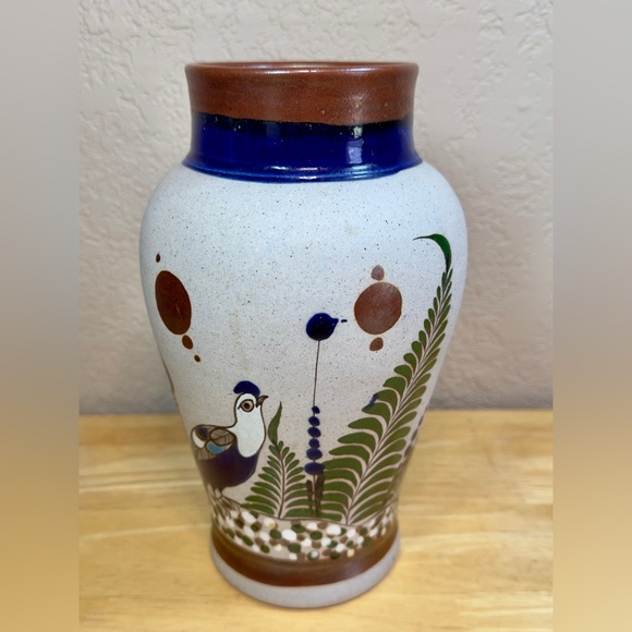 Tonala Mexican Pottery Vase Hand Painted Quail Butterfly Signed Mateos 8.75” - Picture 7 of 16